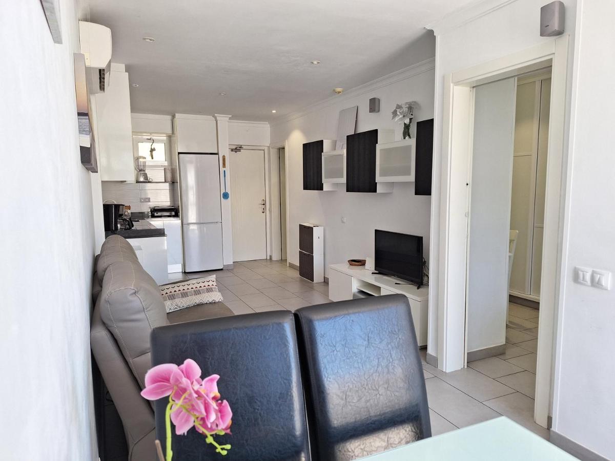 Solaris - Refurbished, Top Floor, Sea Views Puerto Rico  Bagian luar foto