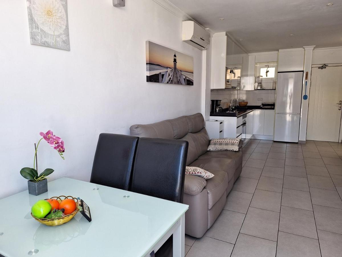 Solaris - Refurbished, Top Floor, Sea Views Puerto Rico  Bagian luar foto