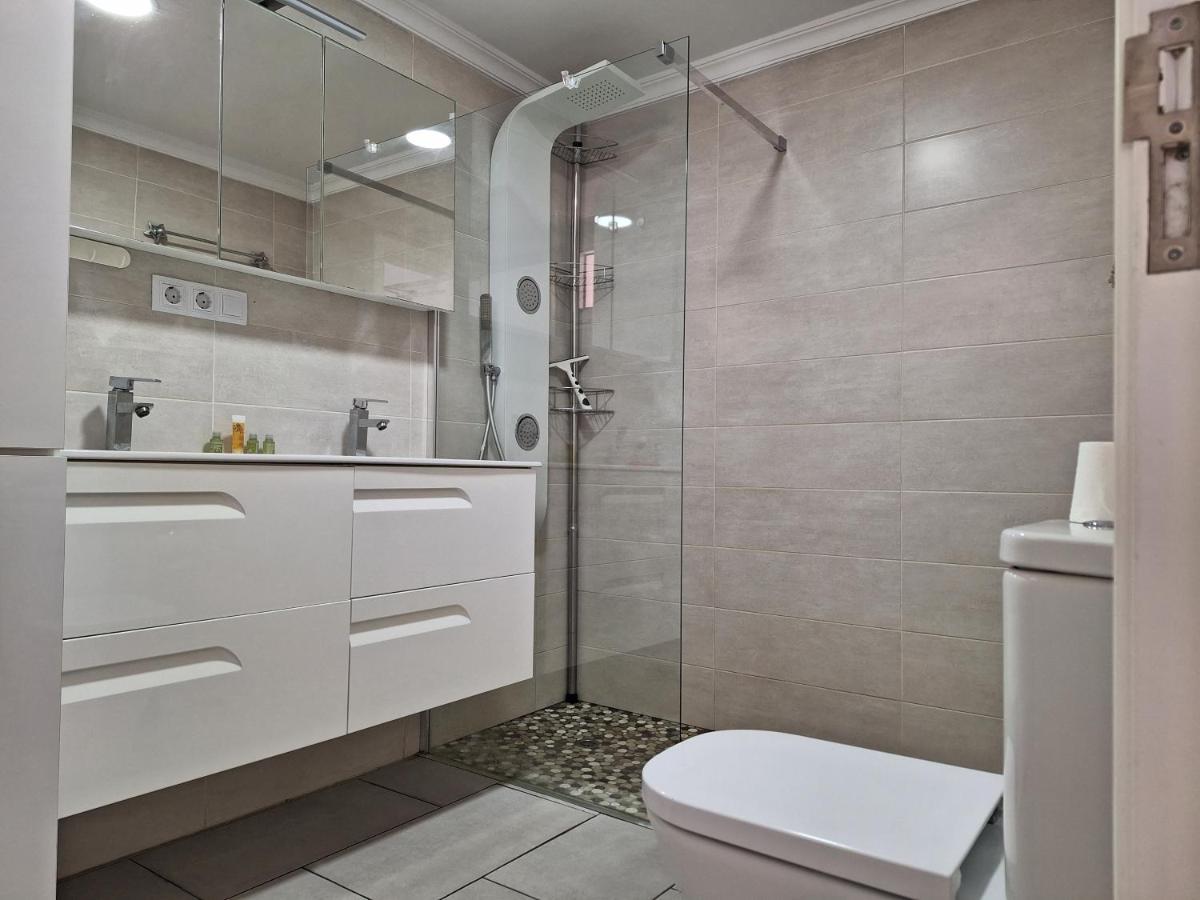 Solaris - Refurbished, Top Floor, Sea Views Puerto Rico  Bagian luar foto