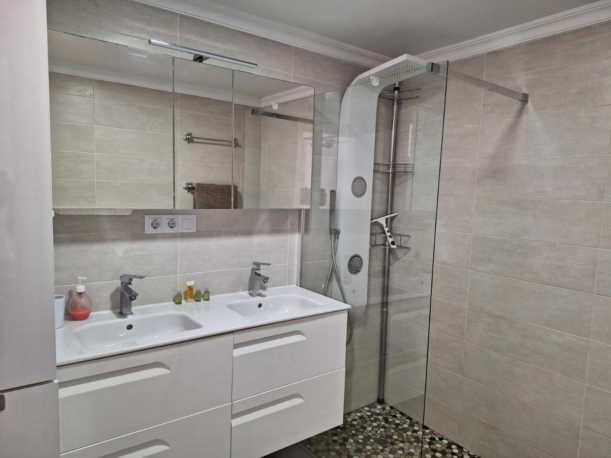 Solaris - Refurbished, Top Floor, Sea Views Puerto Rico  Bagian luar foto